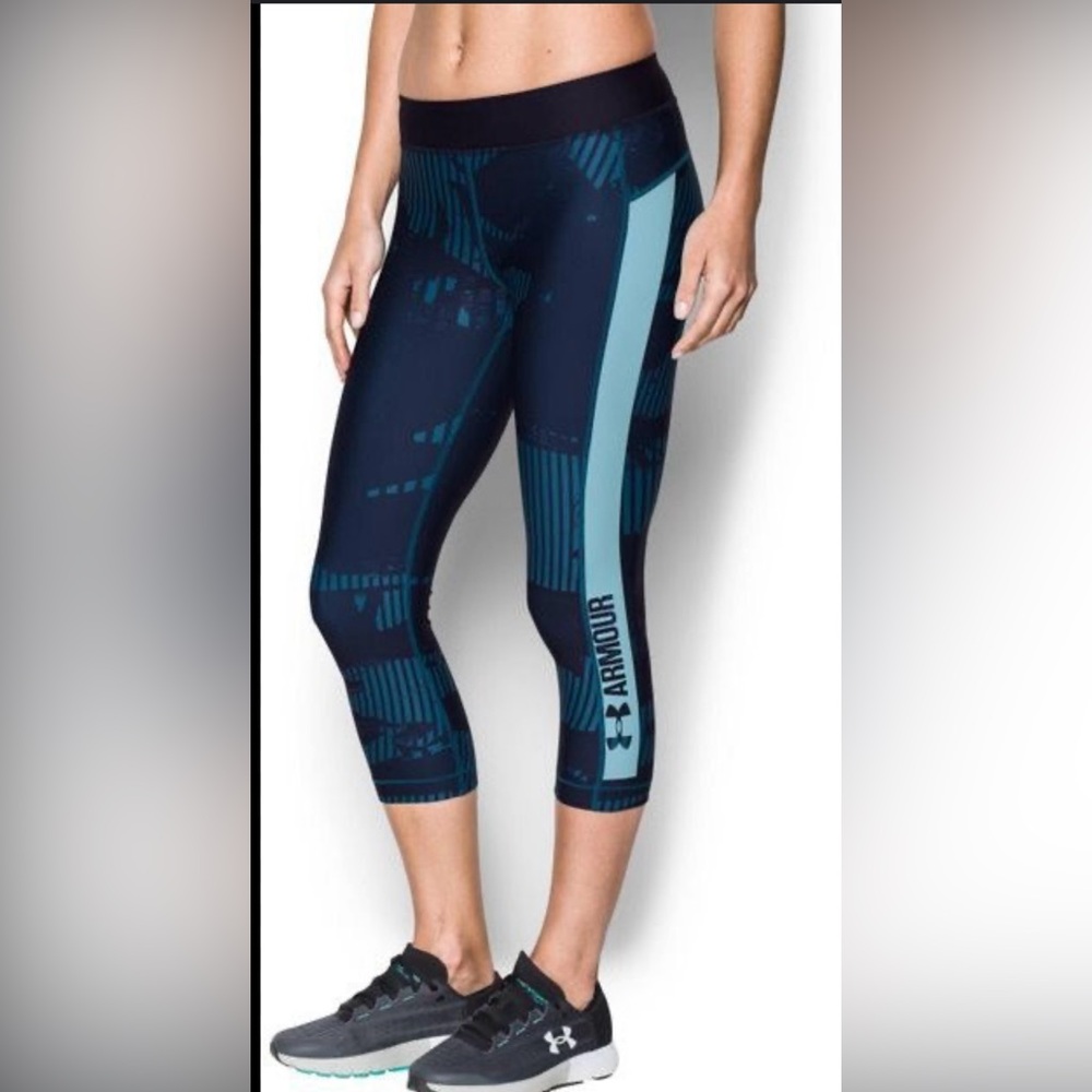 NWT Under Armour size XS Women's Navy Capri Leggings